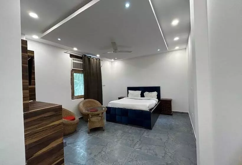 ホテル Khanak Inn