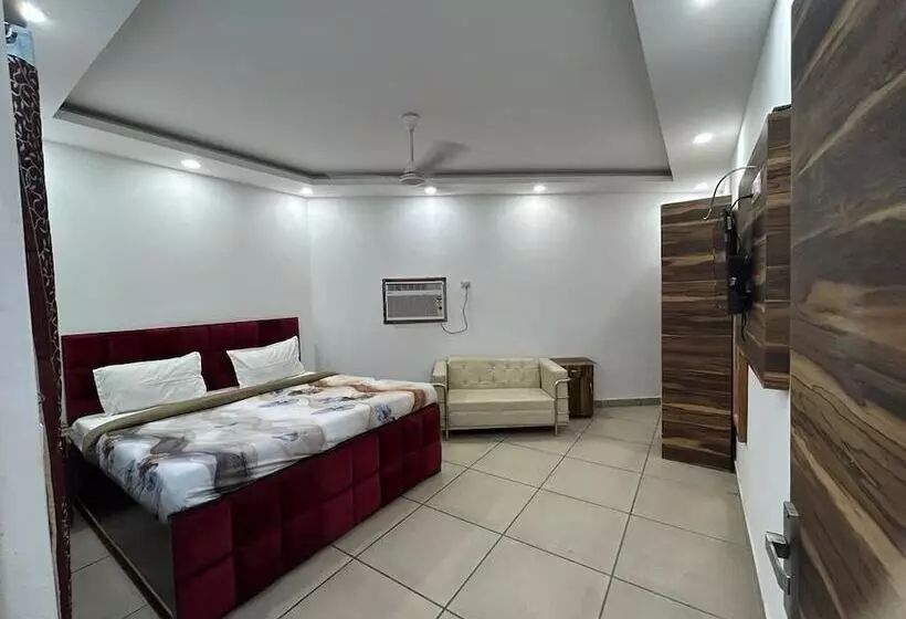 ホテル Khanak Inn