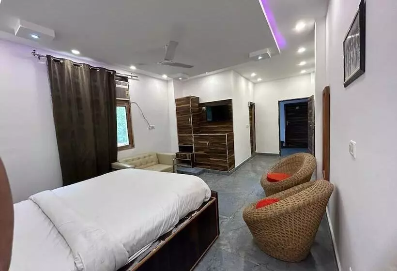 ホテル Khanak Inn