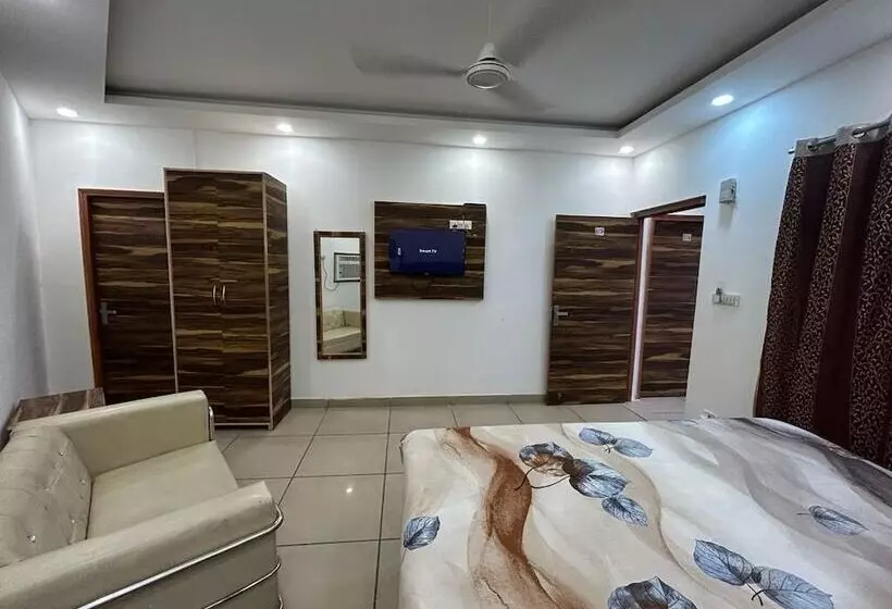 ホテル Khanak Inn