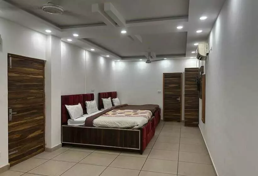 ホテル Khanak Inn