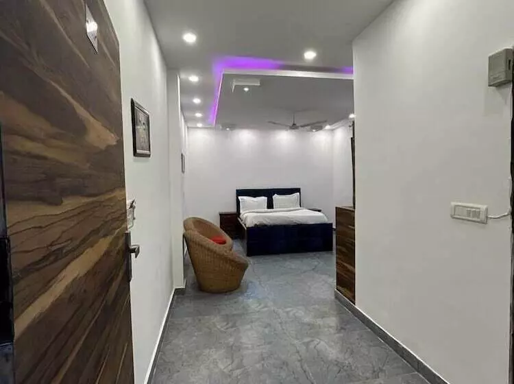 ホテル Khanak Inn