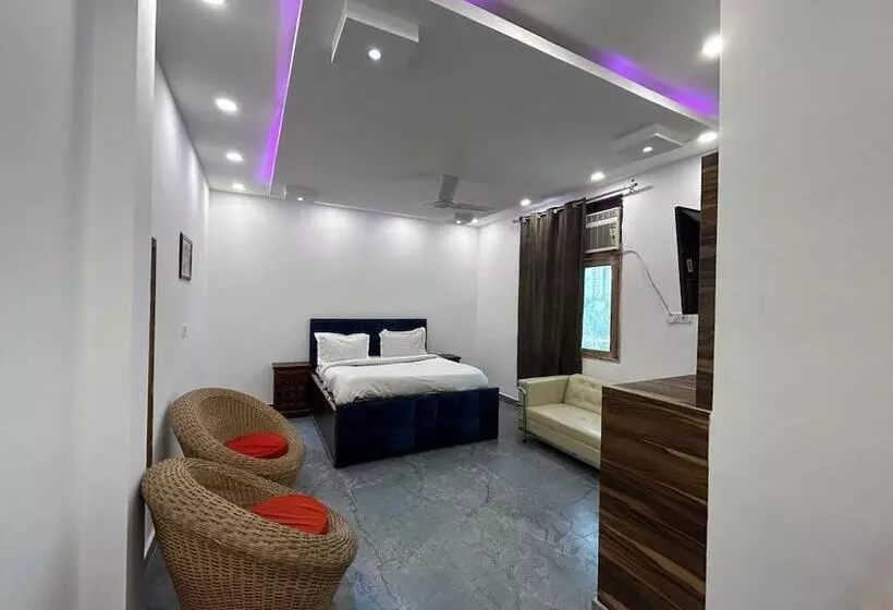 ホテル Khanak Inn