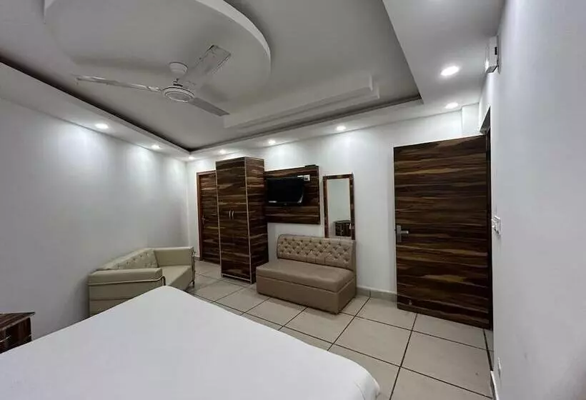 ホテル Khanak Inn