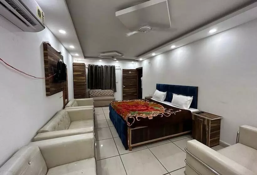 ホテル Khanak Inn