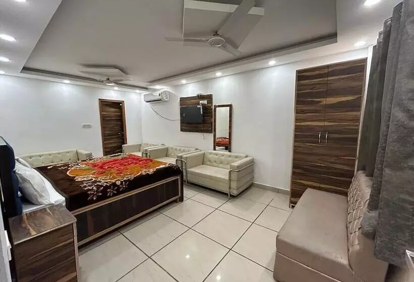 ホテル Khanak Inn