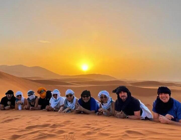호텔 Merzouga Top Luxury Camp