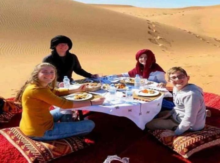 호텔 Merzouga Top Luxury Camp