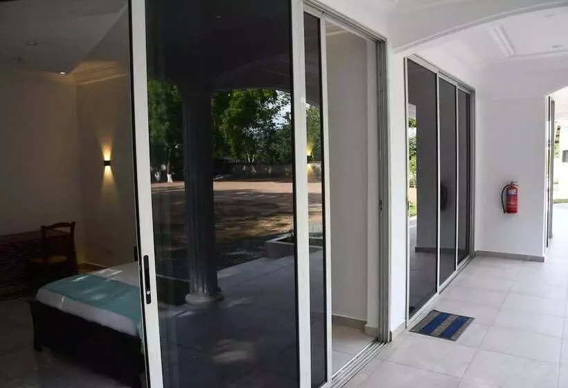 ホテル Raffin Royal Lodge