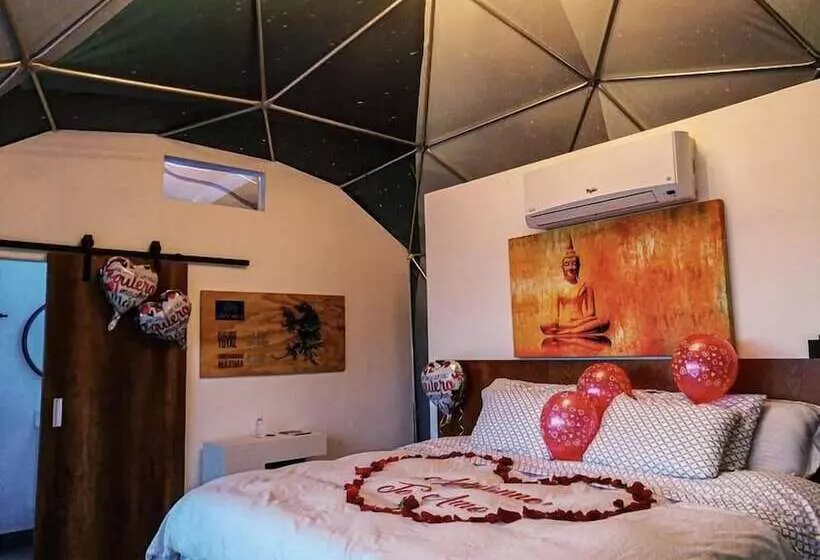 Hotelli White Domes Glamping
