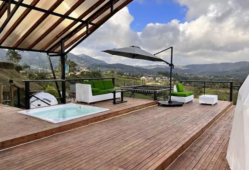 Hotelli White Domes Glamping