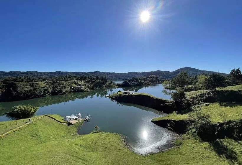 Hotelli White Domes Glamping