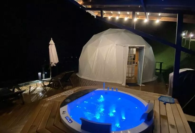 Hotelli White Domes Glamping