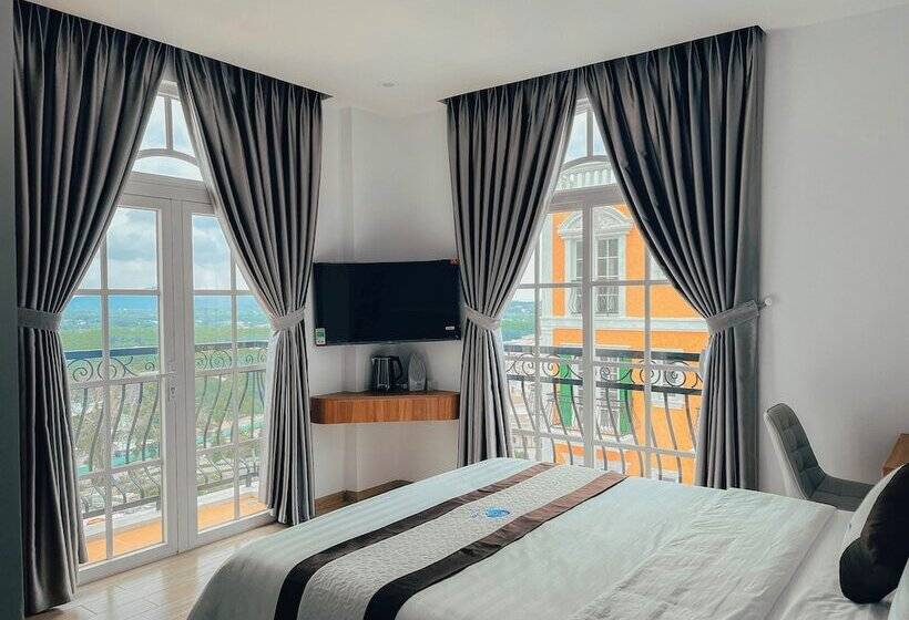 La Palma Hotel & Spa Sunset Town Phu Quoc