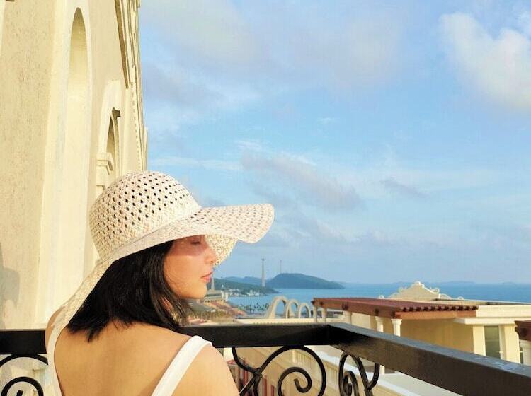 La Palma Hotel & Spa Sunset Town Phu Quoc