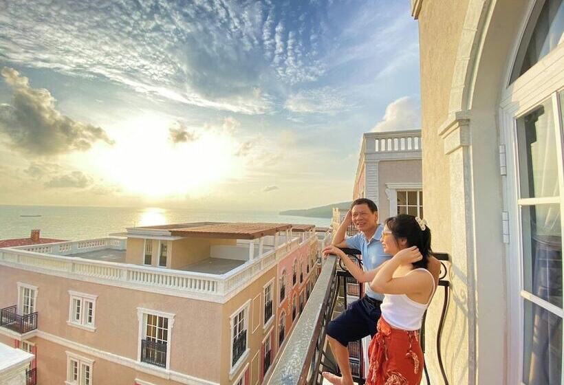 La Palma Hotel & Spa Sunset Town Phu Quoc
