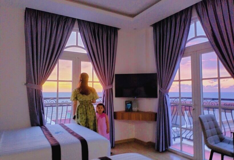 La Palma Hotel & Spa Sunset Town Phu Quoc