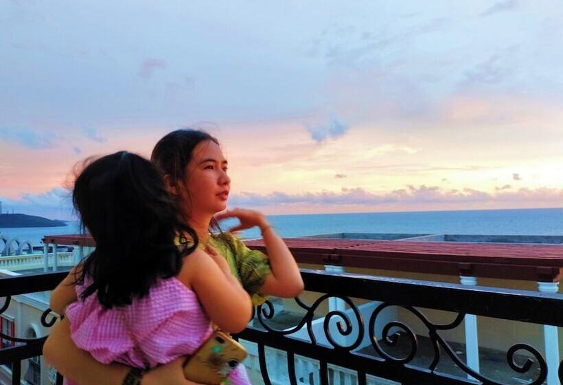 La Palma Hotel & Spa Sunset Town Phu Quoc