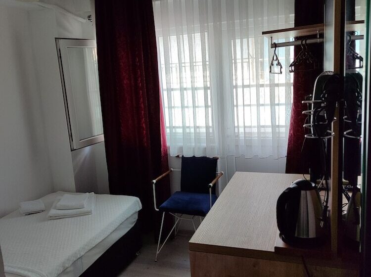 تختخواب و صبحانه Akçay Pier Hotel & Beach