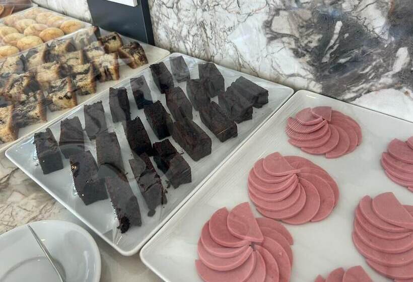 تختخواب و صبحانه Akçay Pier Hotel & Beach