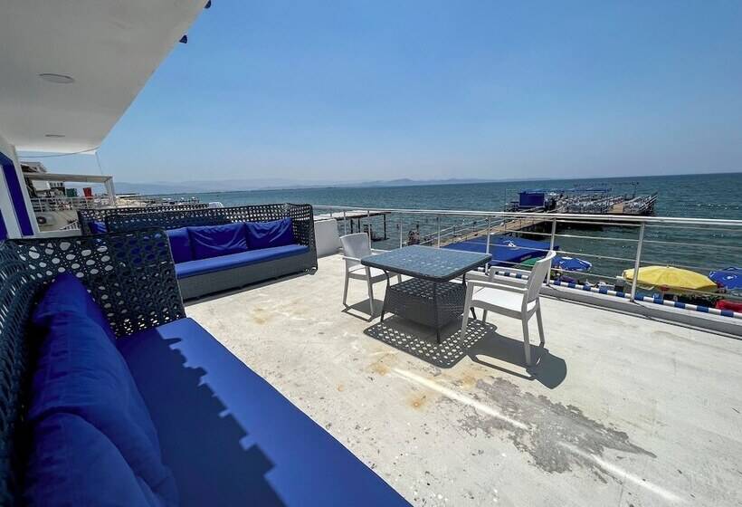 تختخواب و صبحانه Akçay Pier Hotel & Beach