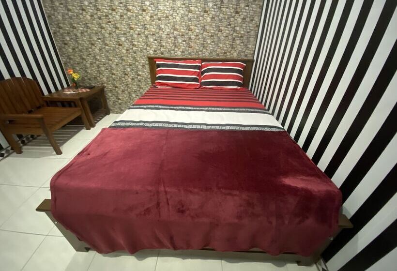 בית מלון כפרי Homestay Sutrisno