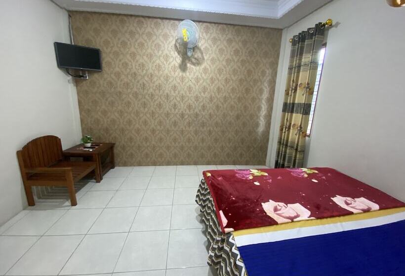 בית מלון כפרי Homestay Sutrisno