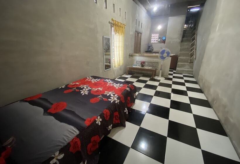 בית מלון כפרי Homestay Sutrisno