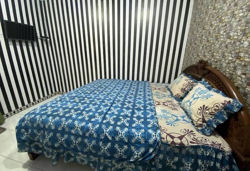 בית מלון כפרי Homestay Sutrisno