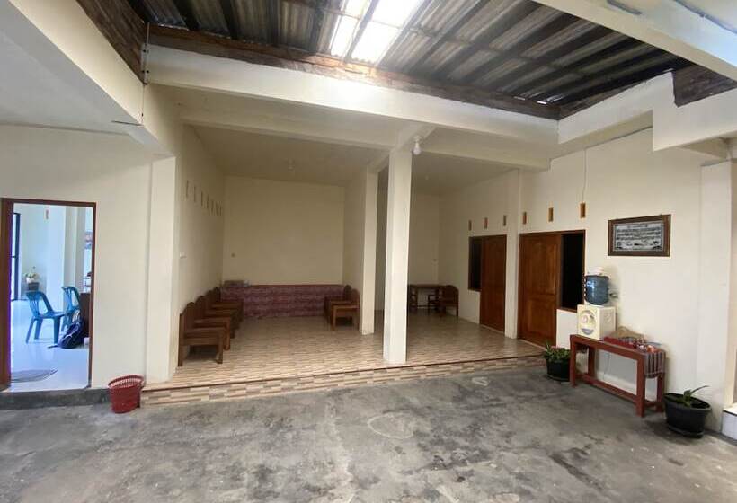 בית מלון כפרי Homestay Sutrisno