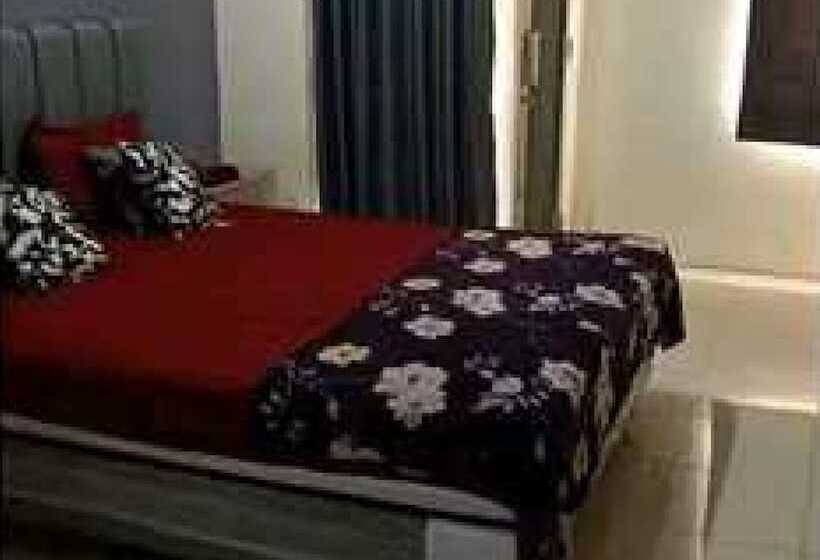 בית מלון כפרי Express O 91902 Heaven's Room