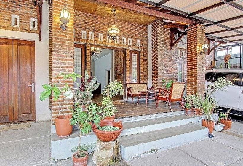 Hotel Ndalem Pusponyidro By Reddoorz