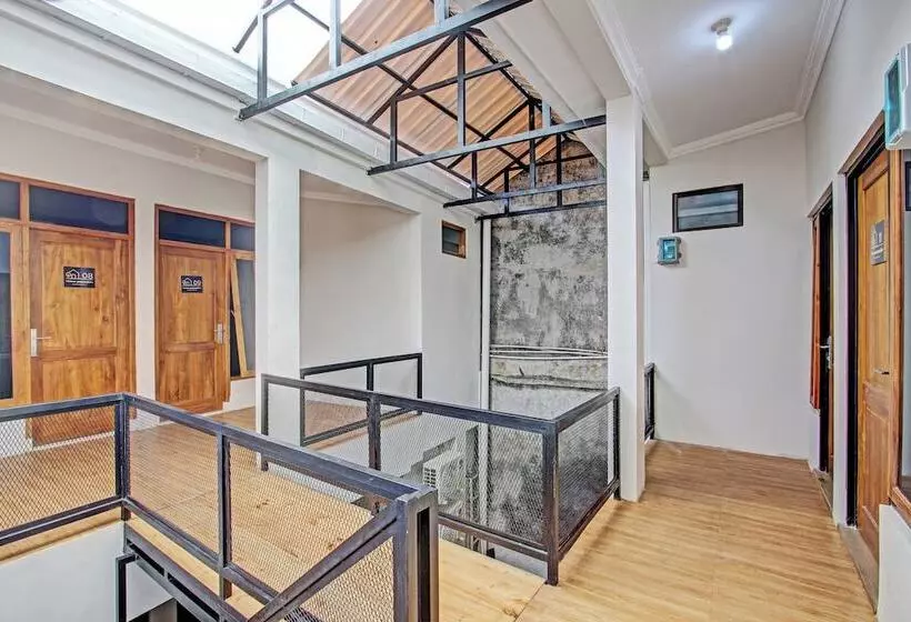 Hotelli Ndalem Pusponyidro By Reddoorz