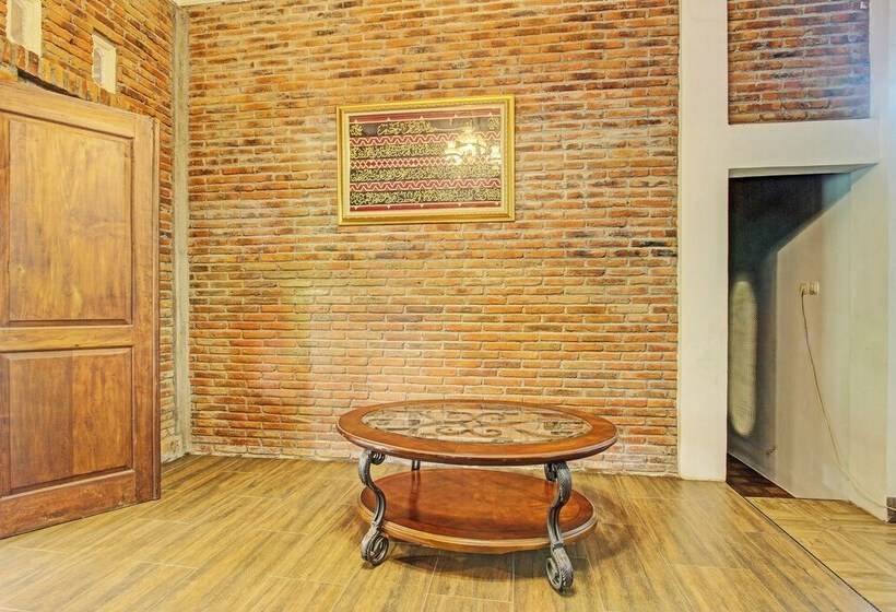 Hotel Ndalem Pusponyidro By Reddoorz