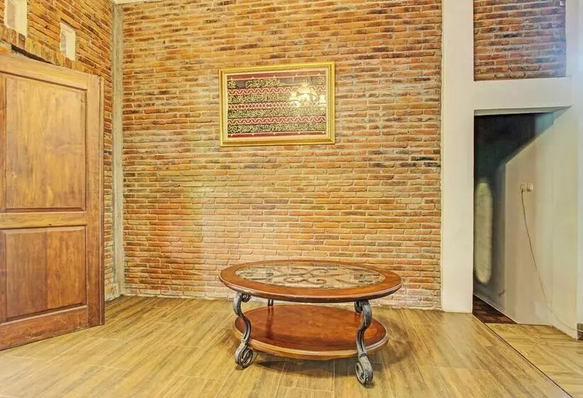 Hotelli Ndalem Pusponyidro By Reddoorz