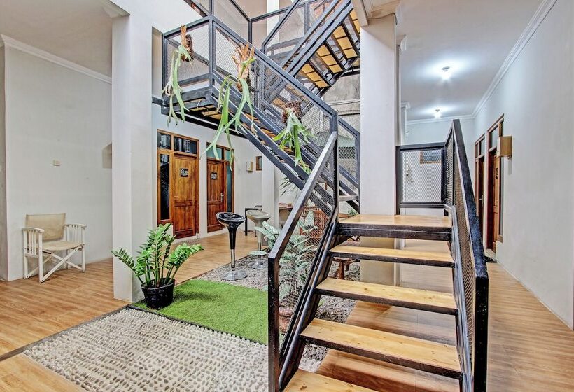 Hotel Ndalem Pusponyidro By Reddoorz