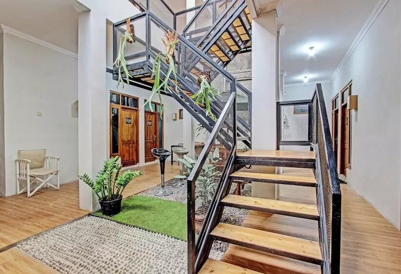 Hotelli Ndalem Pusponyidro By Reddoorz