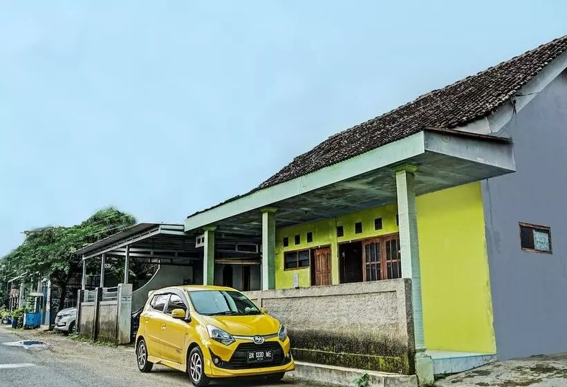ホテル Sahabat Kost Syariah Pacitan By Oyo