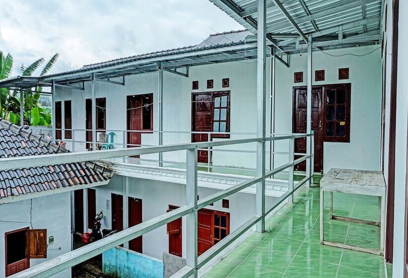 Hotel Sahabat Kost Syariah Pacitan By Oyo