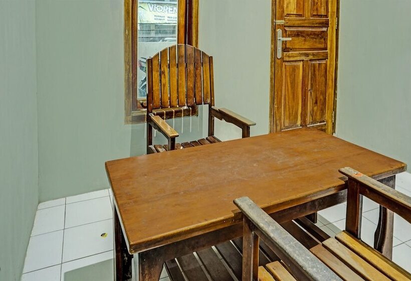 Hotel Sahabat Kost Syariah Pacitan By Oyo