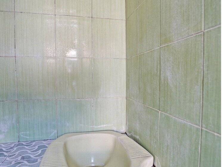 Szálloda Spot On 92595 Umi Homestay Syariah