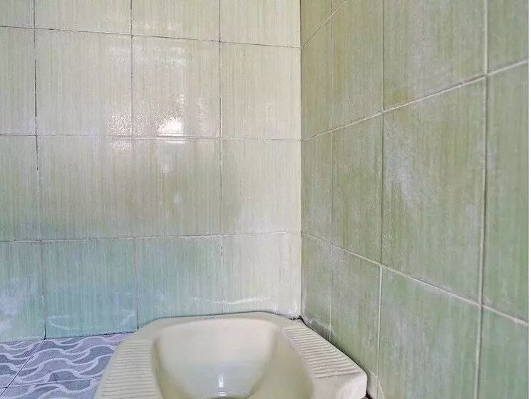 Hotelli Spot On 92595 Umi Homestay Syariah