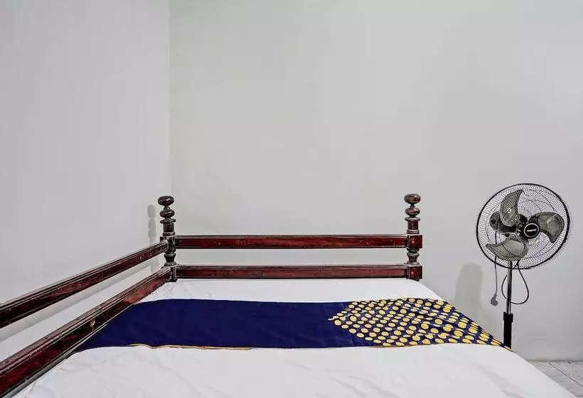 Hotelli Spot On 92595 Umi Homestay Syariah