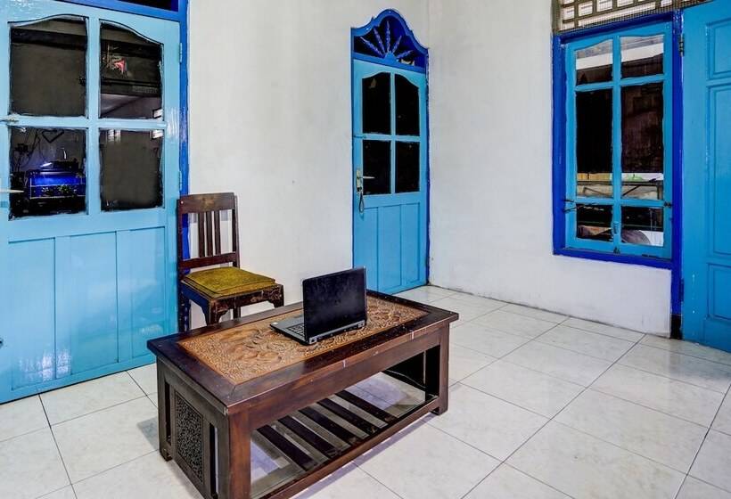 Szálloda Spot On 92595 Umi Homestay Syariah