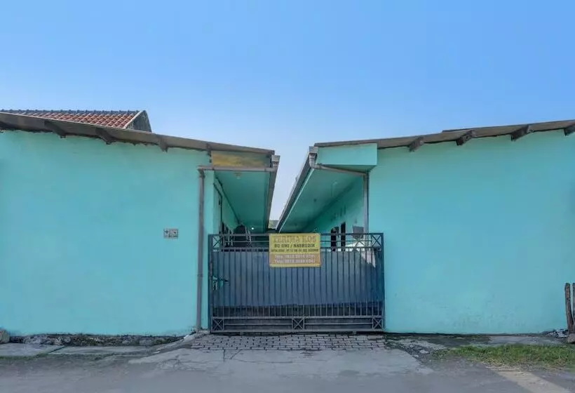 Hotelli Spot On 92595 Umi Homestay Syariah