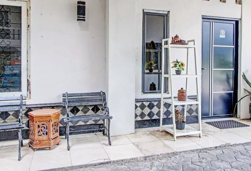 Hotelli Spot On 92732 Bagus Jaya