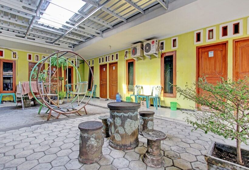 Hotelli Wiludjeng Guesthouse By Oyo