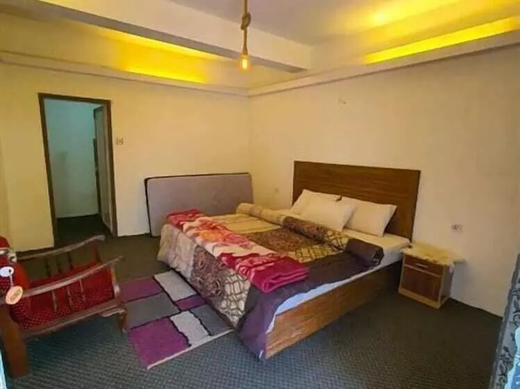 Mirza Hotel And Restaurant