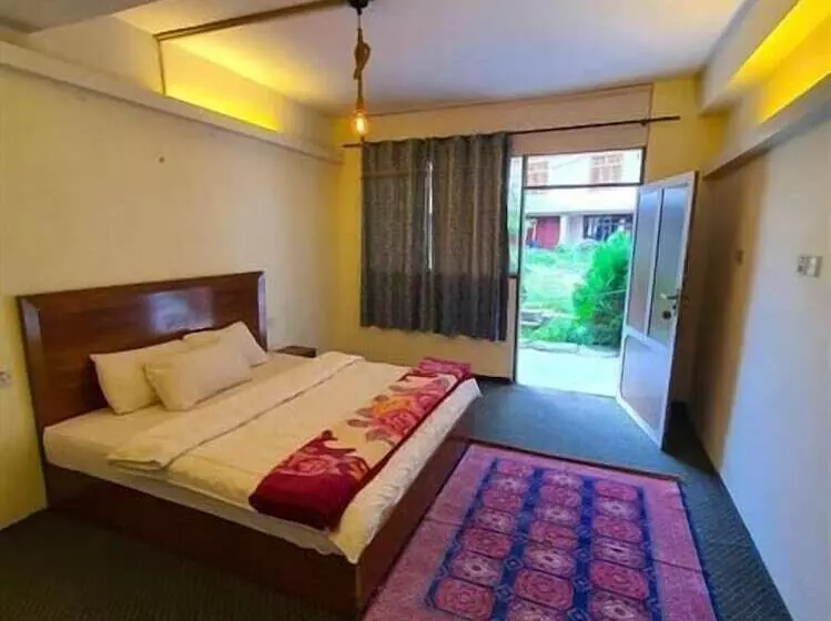 Mirza Hotel And Restaurant