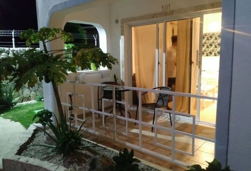 پانسیون Grand Blue Garden Los Corales Beach